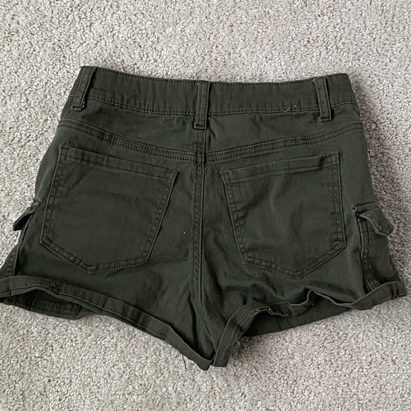 Forever 21 camo shorts - Picture 2 of 2